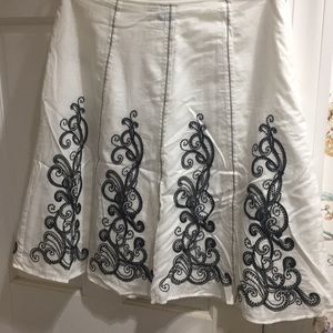 Ann Taylor White and Black Embroidered Circle Skirt
